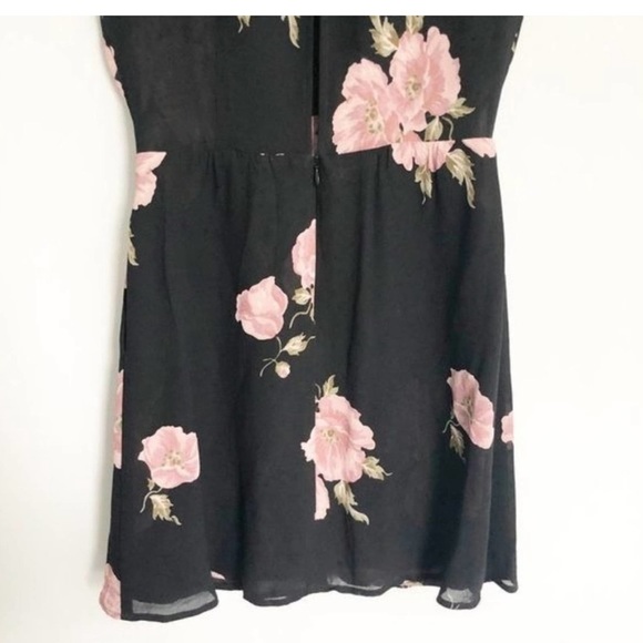 13. Reformation Fraser Black Floral Tie V Neck Button Up Mini Dress Size 2 - Picture 10 of 17